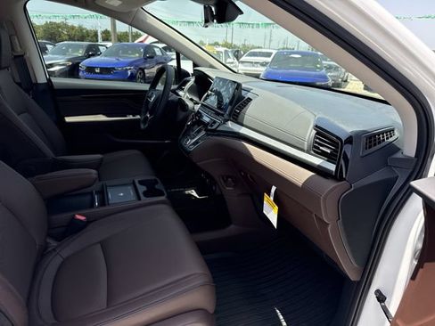 New 2026 Honda Odyssey Touring image 19