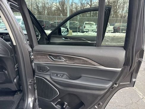 Used 2022 Jeep Grand Cherokee Limited image 33