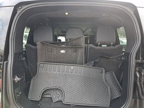 Used 2024 Land Rover Defender 130 X-Dynamic SE image 34