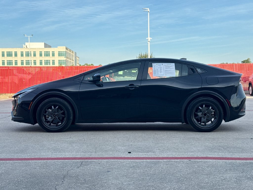 Certified 2025 Toyota Prius LE FWD image 3
