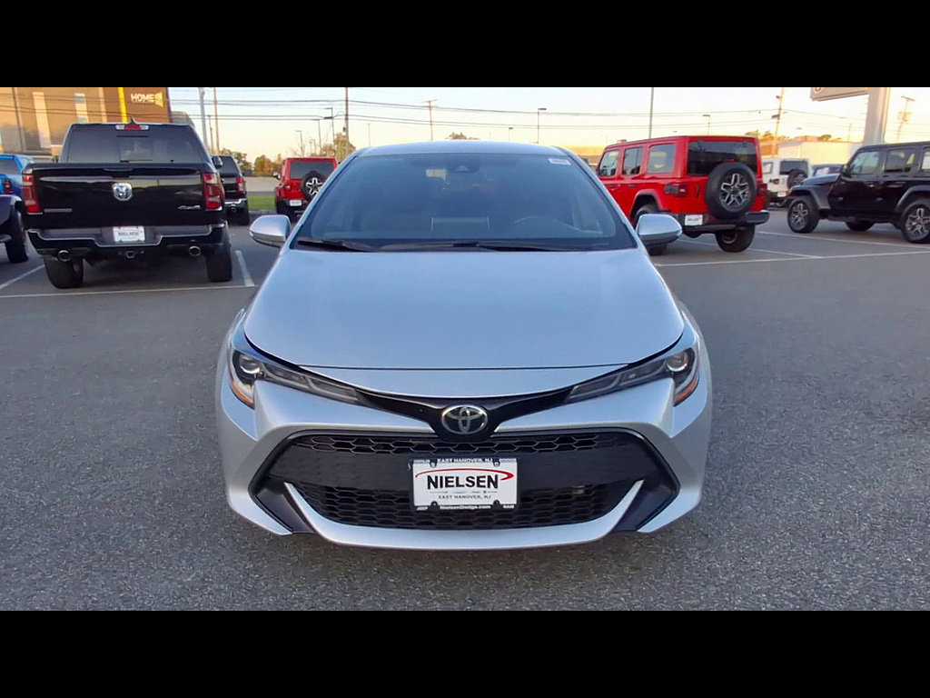 Used 2022 Toyota Corolla SE w/ SE Preferred Package FWD image 3