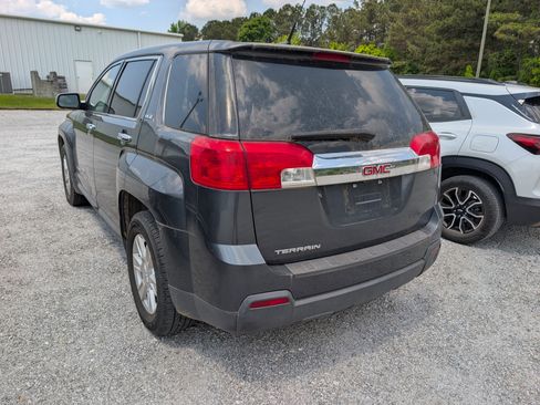 Used 2010 GMC Terrain SLE FWD image 4