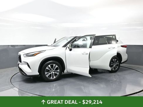 Used 2023 Toyota Highlander XLE image 62