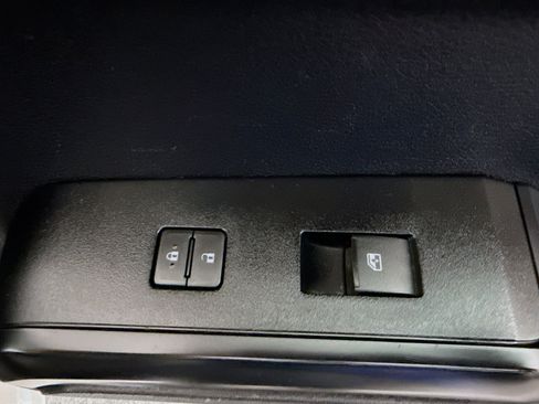 Used 2020 Toyota Tacoma SR image 30