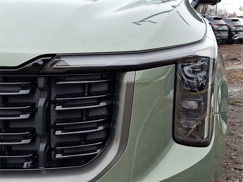 Certified 2025 Kia Sorento SX image 9