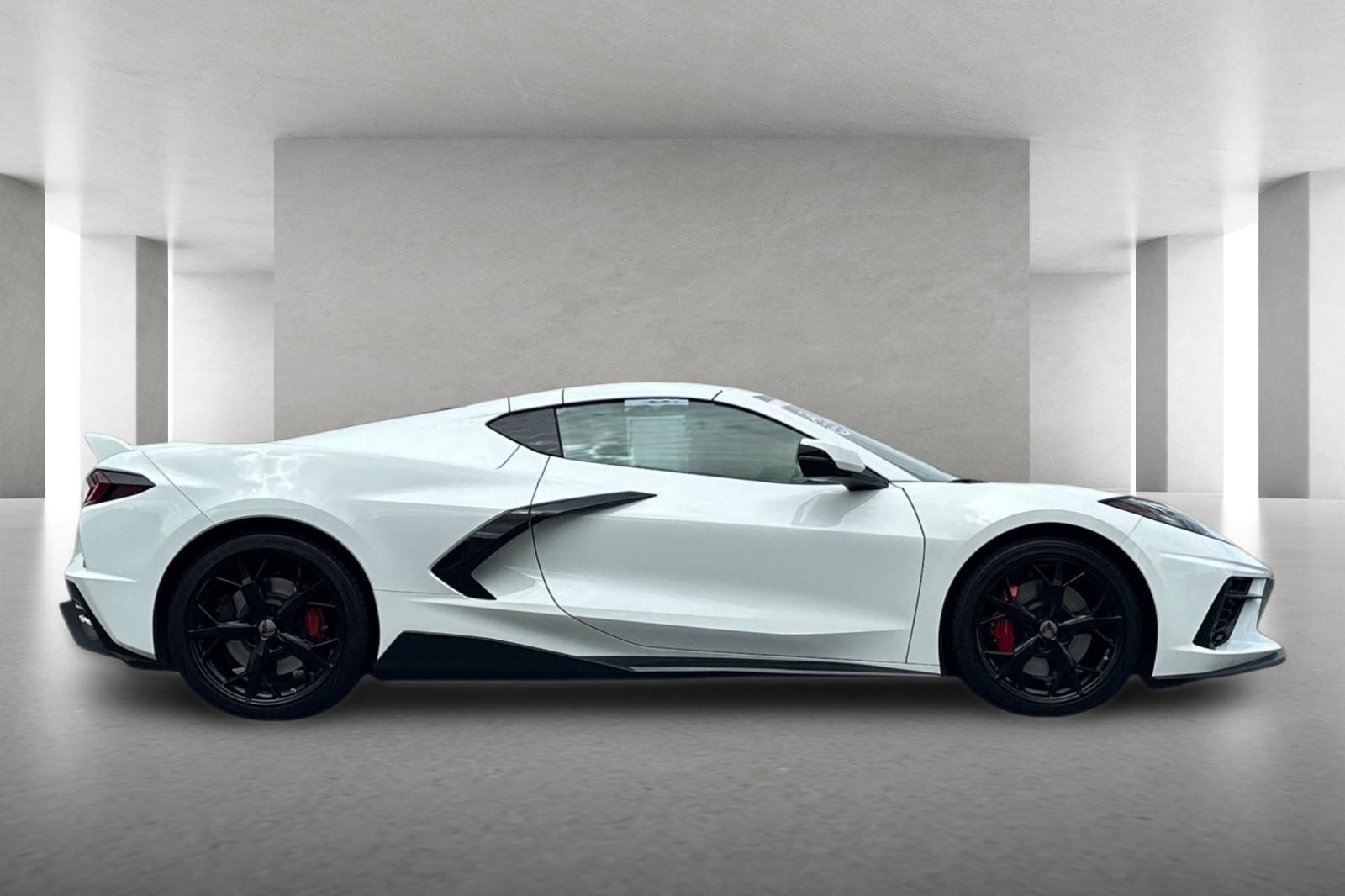 Used 2022 Chevrolet Corvette Stingray Premium Cpe w/ Z51 Performance Package RWD image 3