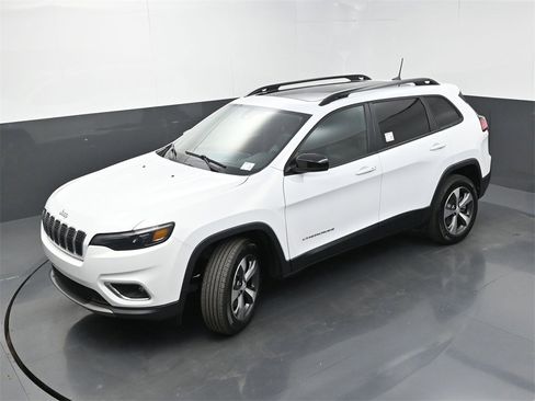Used 2022 Jeep Cherokee Limited image 31