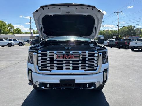 Used 2025 GMC Sierra 3500 Denali w/ Technology Package AWD/4WD image 13