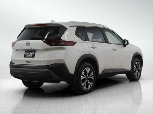 Used 2023 Nissan Rogue SV w/ SV Premium B Package image 5