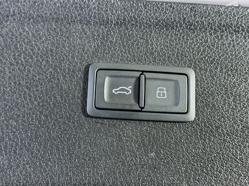 Used 2025 Audi Q5 2.0T Premium AWD/4WD image 30