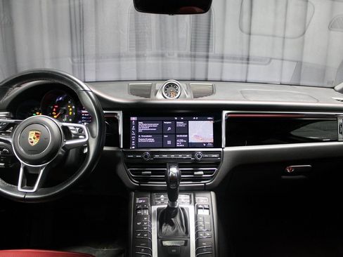 Used 2021 Porsche Macan image 33