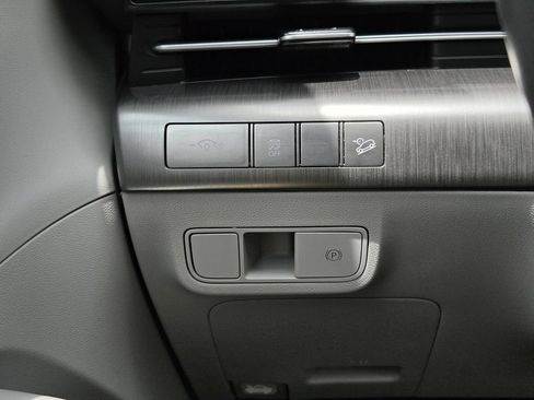 Used 2025 Hyundai Kona SEL FWD image 23