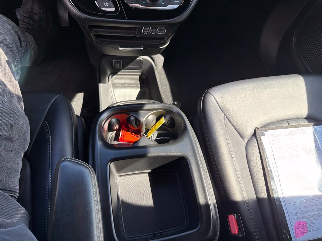 Used 2025 Chrysler Pacifica Select FWD image 29