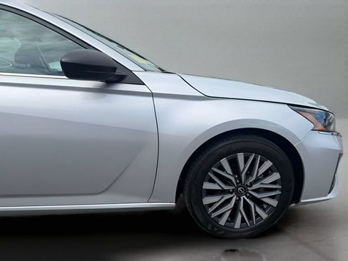 Used 2024 Nissan Altima 2.5 SV FWD image 24