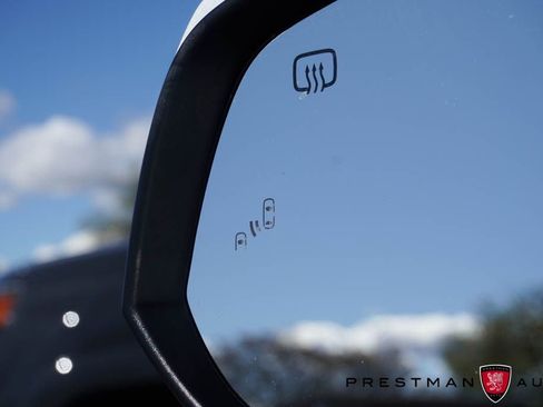 Used 2024 Toyota Sienna XLE image 7