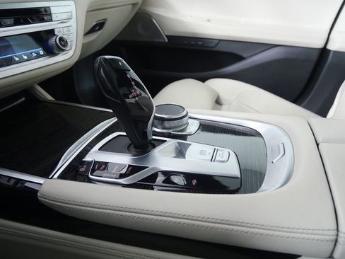 Used 2022 BMW 740i w/ M Sport Package image 26