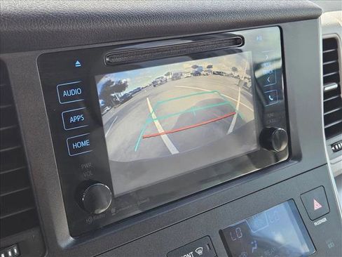 Used 2017 Toyota Sienna LE image 13