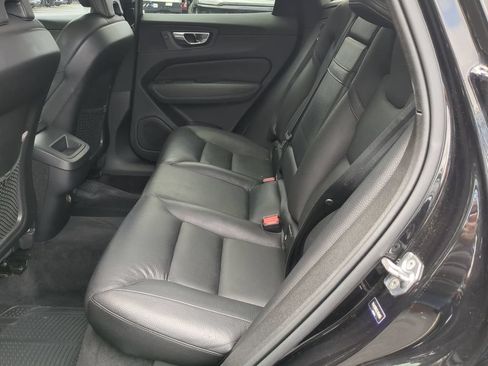 Used 2020 Volvo XC60 T6 Momentum AWD/4WD image 18