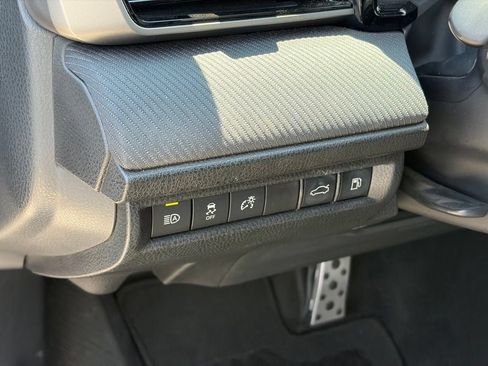 Used 2025 Toyota Camry SE w/ Convenience Package FWD image 6
