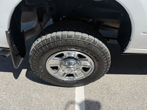 Used 2022 RAM 2500 Tradesman w/ Chrome Appearance Group AWD/4WD image 12