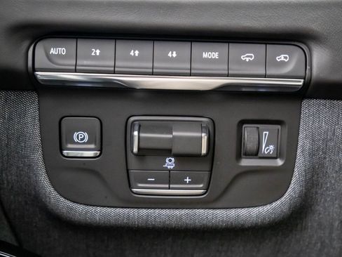 New 2026 Cadillac Escalade Platinum Sport w/ LPO, ONYX Package image 19