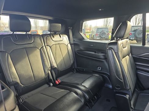 Used 2024 Jeep Grand Cherokee L Altitude image 11