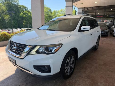 Used 2017 Nissan Pathfinder SV FWD image 3