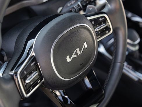 Used 2023 Kia Sorento SX Prestige image 14