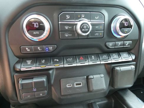 Used 2022 GMC Sierra 3500 Denali w/ Denali Black Diamond Edition AWD/4WD image 32