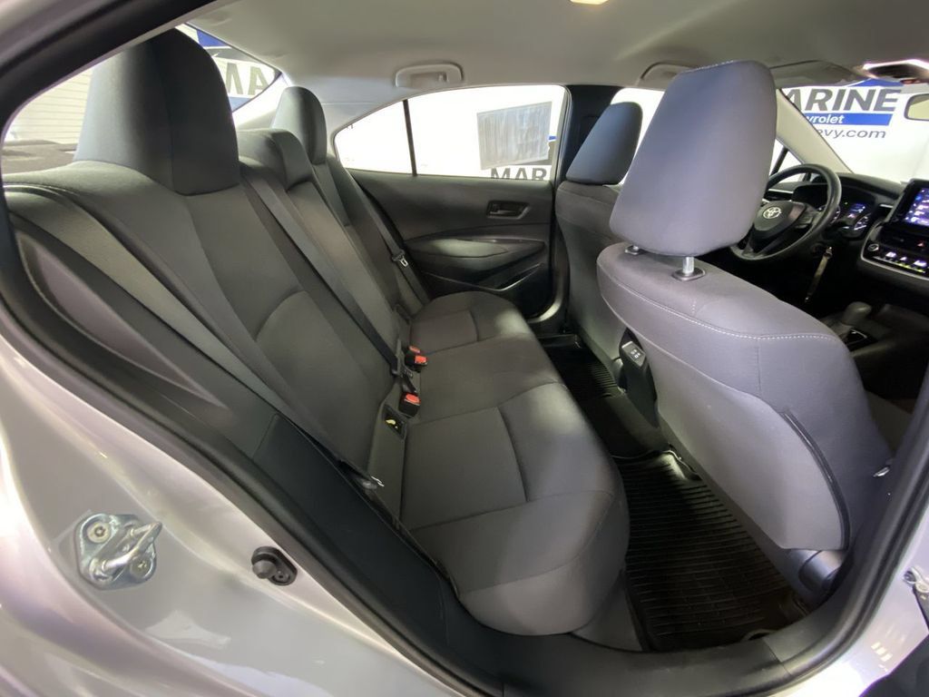 Used 2025 Toyota Corolla LE FWD image 30