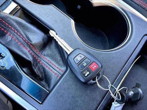 Used 2017 Toyota Camry SE FWD image 15