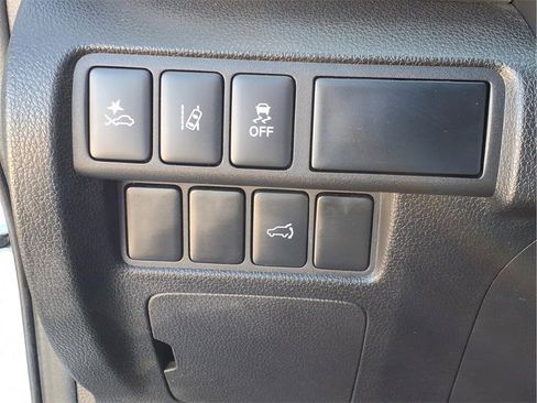 Used 2025 Mitsubishi Eclipse Cross SE image 12