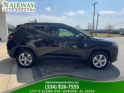 Used 2023 Jeep Compass Latitude w/ Sun and Sound Group image 5