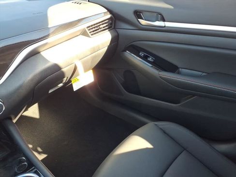 New 2025 Nissan Altima 2.5 SR image 24