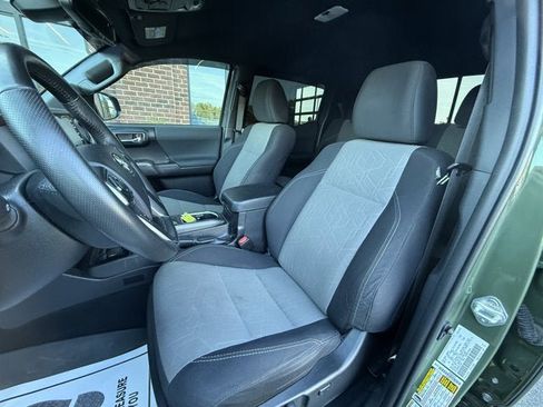 Used 2021 Toyota Tacoma TRD Off-Road image 18