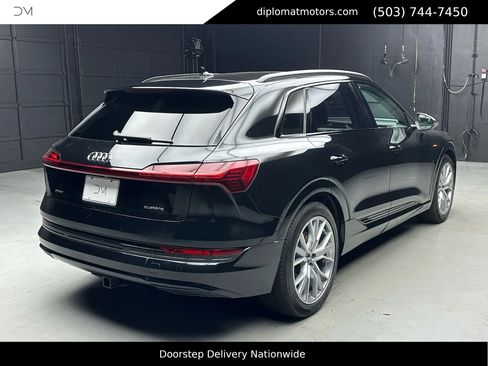 Used 2021 Audi e-tron Prestige image 9