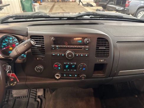 Used 2011 Chevrolet Silverado 2500 LT w/ Interior Plus Package AWD/4WD image 19
