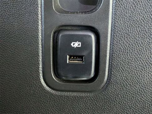 Used 2019 Chevrolet Traverse LT image 17