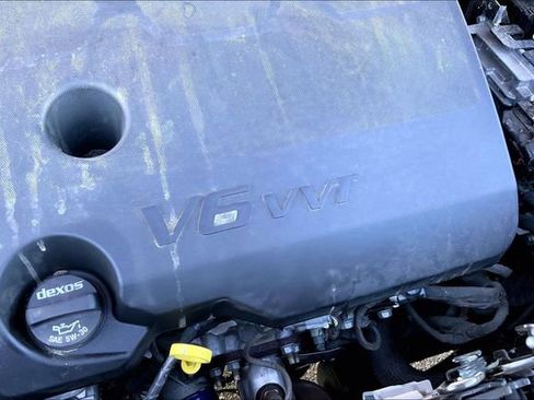 Used 2023 Chevrolet Traverse LT w/ Rear Camera Mirror Package image 31