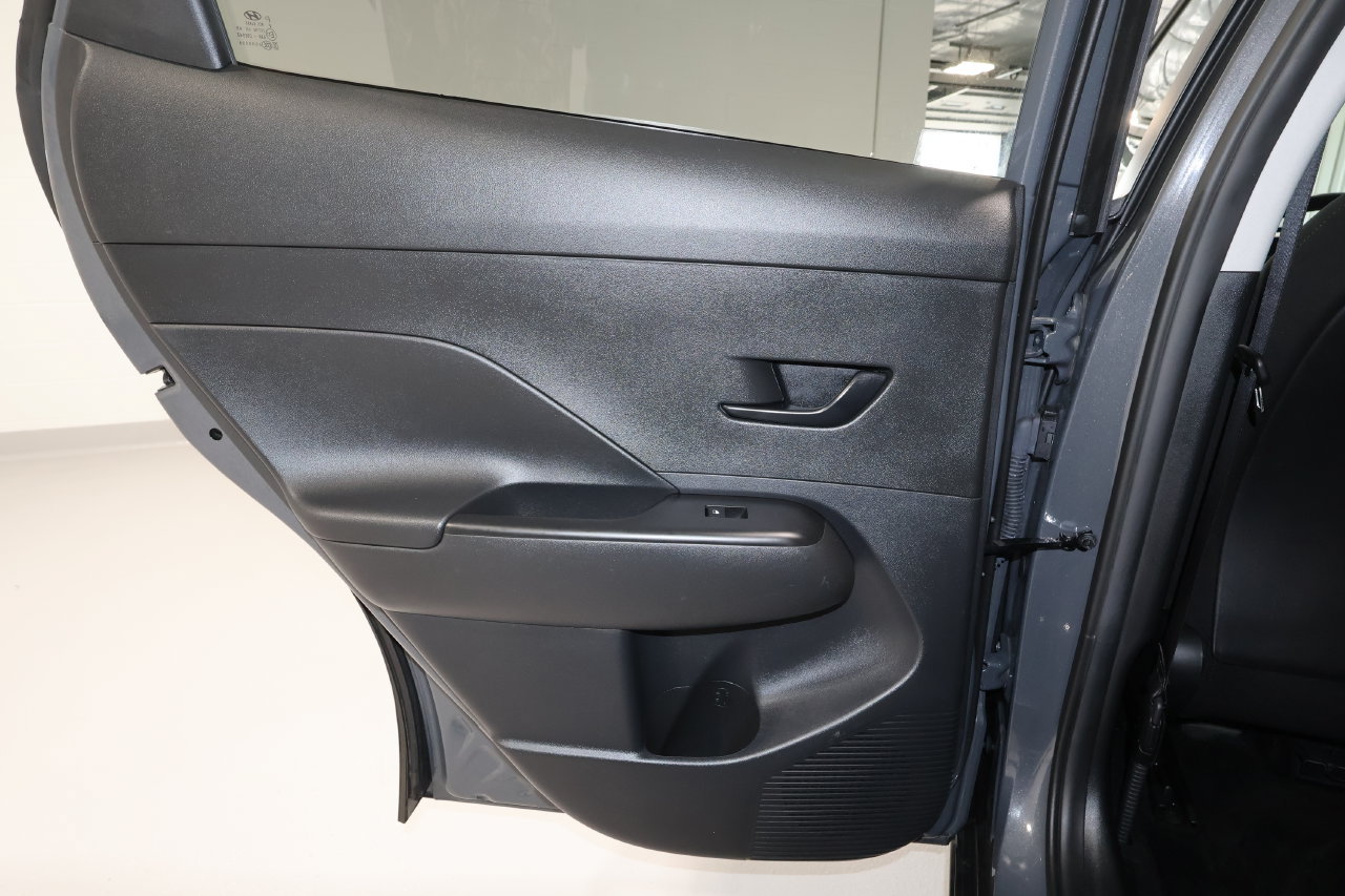 Used 2025 Hyundai Kona SEL FWD image 20