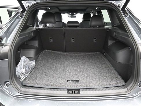 New 2026 Volkswagen Tiguan SE R-Line image 12