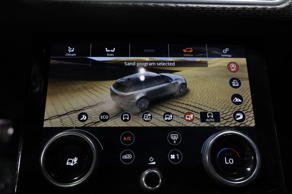 Used 2019 Land Rover Range Rover Velar R-Dynamic SE AWD/4WD image 52