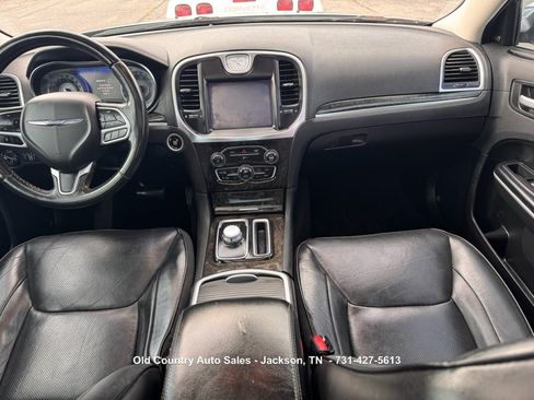 Used 2020 Chrysler 300 Limited RWD image 17