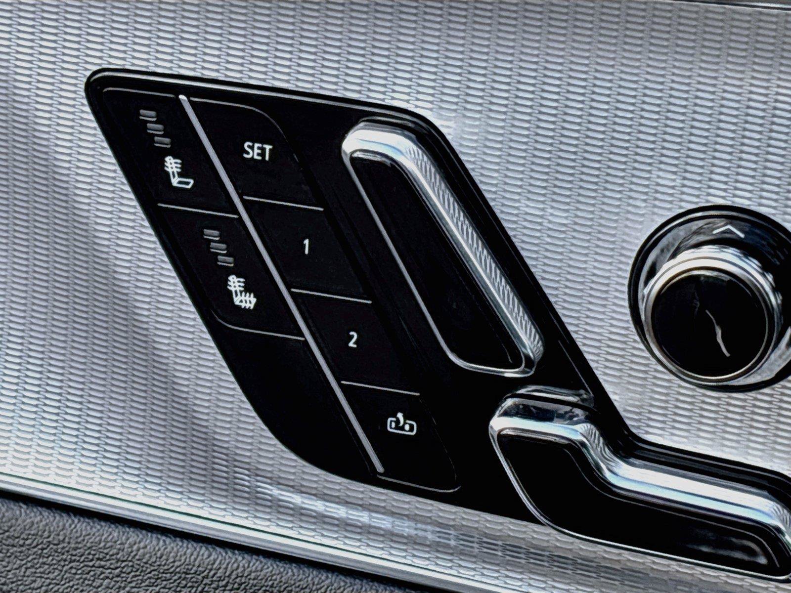 Used 2024 Cadillac Lyriq Tech RWD image 19