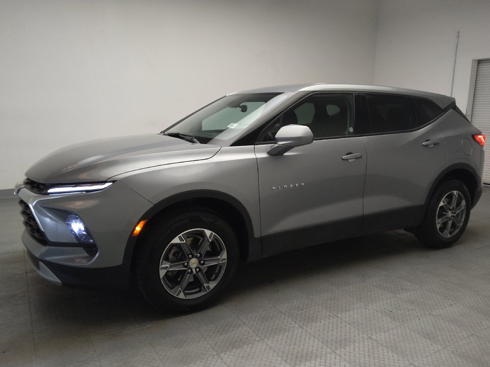 Used 2025 Chevrolet Blazer LT AWD/4WD image 2