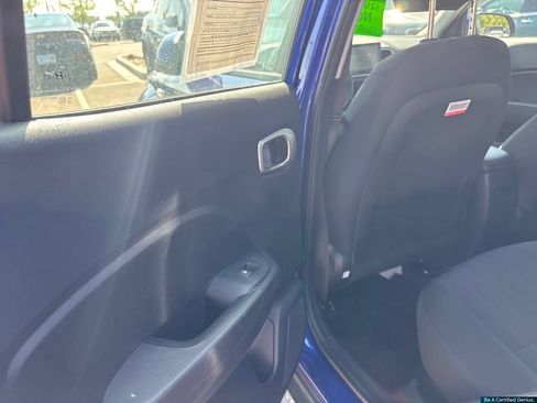 Certified 2023 Hyundai Venue SE FWD image 24