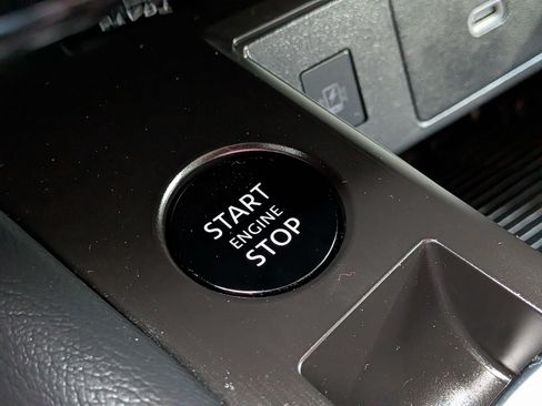 Used 2025 Nissan Kicks SR AWD/4WD image 23
