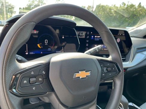 Used 2025 Chevrolet Trax LT image 27