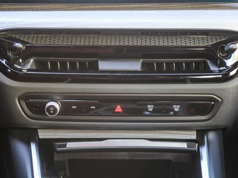 New 2026 BMW 330i Sedan w/ Convenience Package image 10