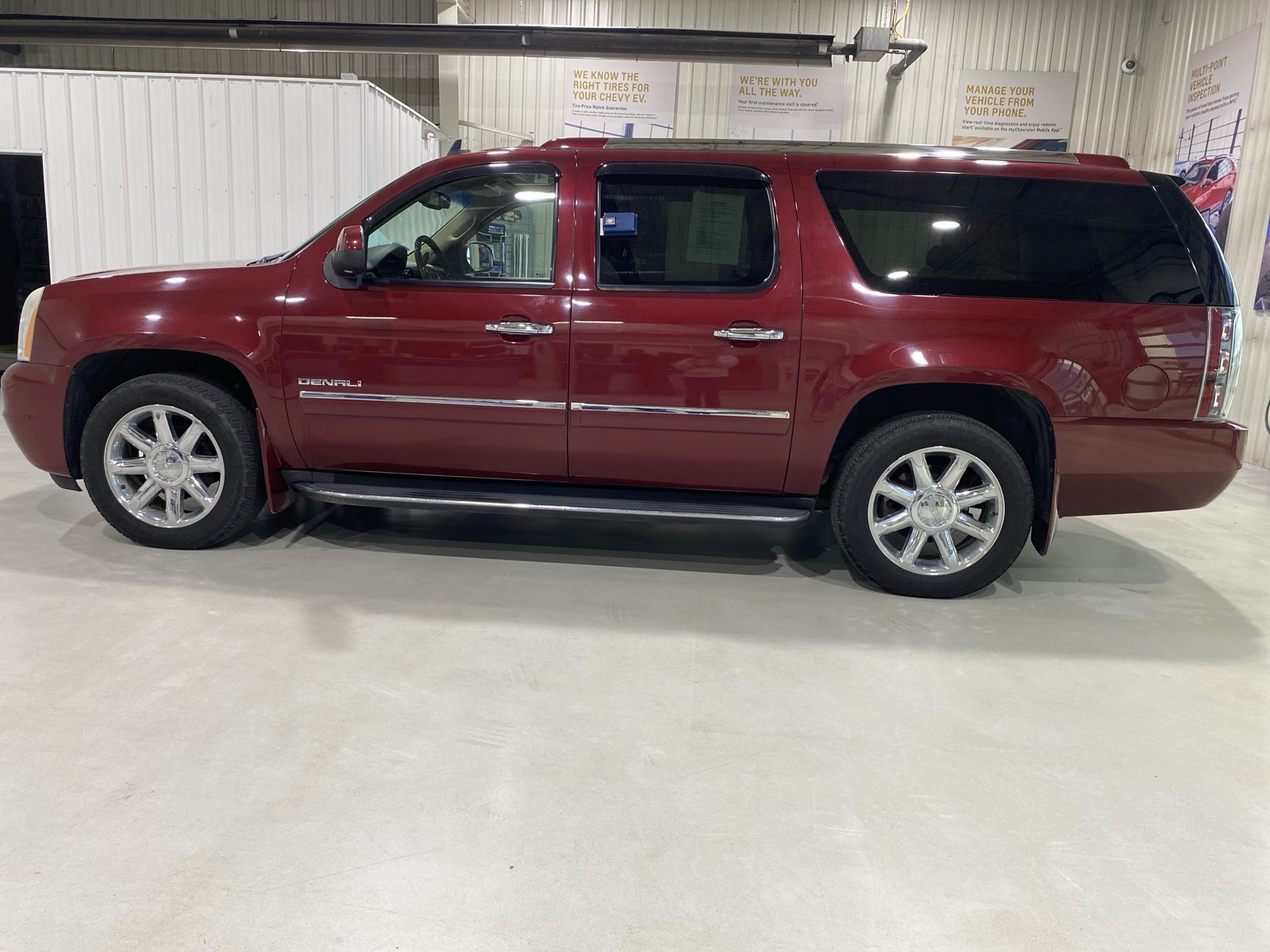 Used 2011 GMC Yukon XL Denali AWD/4WD image 4